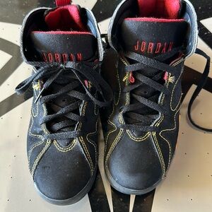 Kids Jordan’s used size 13.5 boys